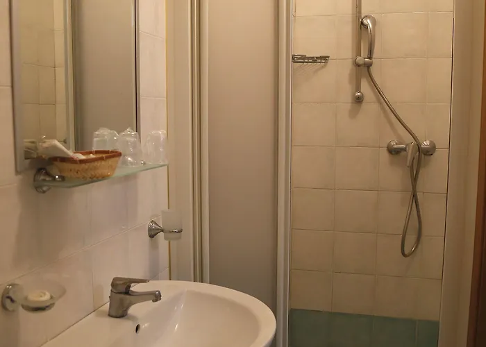 Manola Hotell 3*