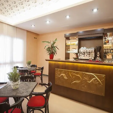 玛诺拉酒店 里米尼