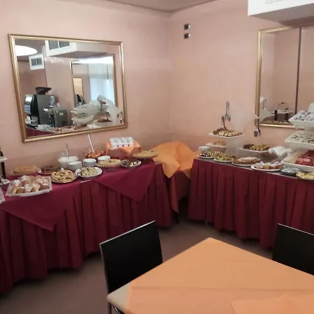 玛诺拉酒店 里米尼